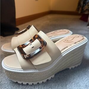 Sam Edelman Livi Wedge Sandal Slide with Tortoiseshell Buckle in Summer Sand NEW